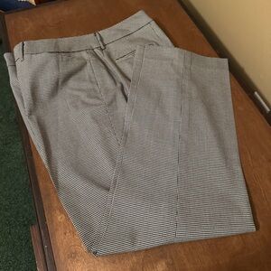 Doncaster Black-and-White Houndstooth Pants – Size 14